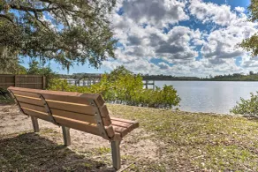 Dog-friendly Home w/ Gas Grill - Walk to Rose Bay! - Innenbereich