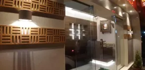 Rajhuns Deluxe Lodging - Restaurant