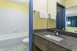 Days Inn by Wyndham Dickson - Salle de bain