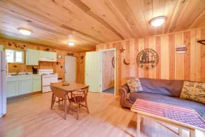 Rustic Cabin on Farm ~ 4 Mi to Kentucky Lake! - Innenbereich