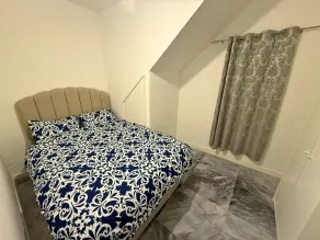 Modern 2 Bed Flat - Ideal for Families - Room