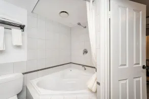 The Swan Valley Hotel - Bathroom