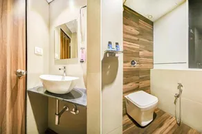 FabHotel Axis International - Nr Mumbai International Airport - Banheiro