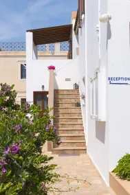 Letta's Apartments - Interior entrance