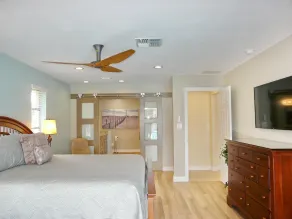 Delightful home with pool and direct boating access - Room
