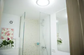 FRIENDS RESIDENCE Apartments - Bathroom