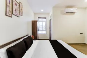 Townhouse OAK Owaisi Hospital Mailardevpally Formerly Tolkanti Arc - Chambre