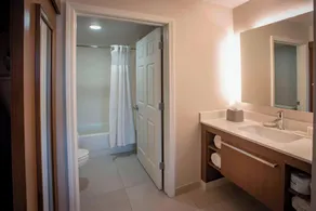 Residence Inn by Marriott Pensacola Downtown - Bathroom