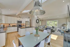 Alluring Hampton Bays Hideaway < 2 Mi to Beach! - Innvendig