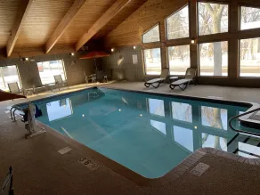 Nichols Inn & Suites - Pool