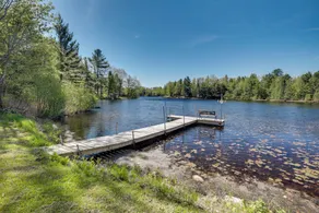 Lakefront Family Cabin w/ Views in Medford - Interiör