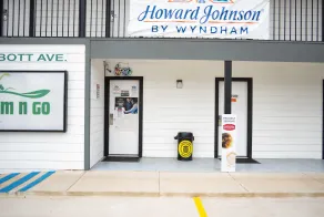 Howard Johnson by Wyndham Hillsboro TX - Lobby