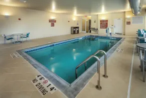 TownePlace Suites by Marriott Milwaukee Oak Creek - Piscine