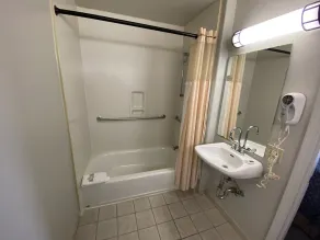Budget Inn of Hayward - Badrum