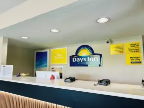 Days Inn by Wyndham Kansas City Northeast - Reception