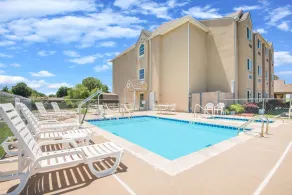 Microtel Inn & Suites Claremore Route 66 - Piscine