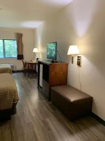 Days Inn by Wyndham Topeka - Chambre