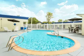 Days Inn by Wyndham Virginia Beach Town Center - Pool