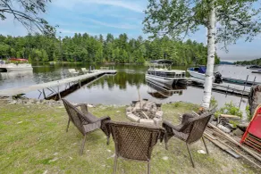 Waterfront 'little Red Camp' on Moose River - Innenbereich