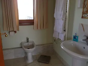 Orchard Manor - Bathroom