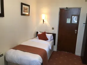 The Royal Victoria and Bull Hotel - Habitación