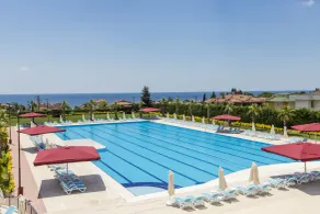 Ramada Plaza by Wyndham Silivri - Piscina