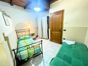 Apt 4 - Forget all Your Troubles - Relax in Paradise ! Air Con, Wifi! Sleeps 4 - Værelse