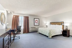 HomeTowne Studios by Red Roof Ridgecrest - Rom