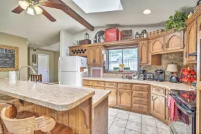 Private Game Room & Dock: Lake of the Ozarks Home - Innvendig