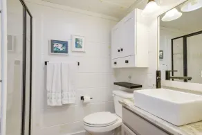 Flat Rock Tiny Home: BBQ-Ready Patio & Pool Access - Innvendig