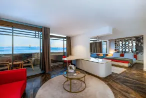Nirvana Cosmopolitan Hotel - Convention & Sports Center - Habitación