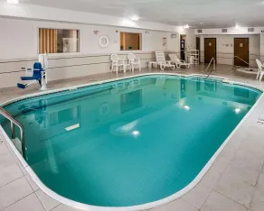 Quality Inn near Northtown Mall & National Sports Center - Piscine