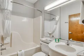 Trident Inn & Suites, Baton Rouge - Bathroom
