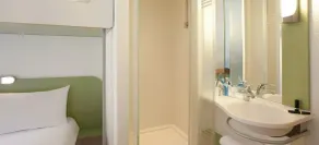 Ibis budget München Airport Erding - Bathroom