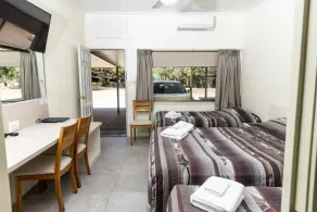 Benaraby Hilltop MotorInn - Room