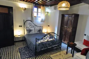 RIAD YOUSSEF - Room