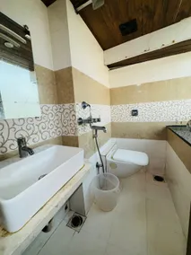 Hotel Artusinn midc andheri east - Bathroom