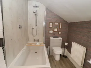 Holt House - Bathroom