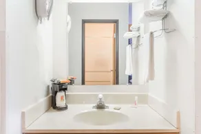 Super 8 by Wyndham Front Royal Near Shenandoah National Park - Salle de bain