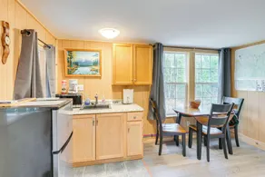 Cozy Brownville Cabin: 2 Mi to Schoodic Lake! - Innvendig