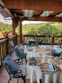Finca Paraiso Mountain Retreat near San Jose Airport - Restaurant