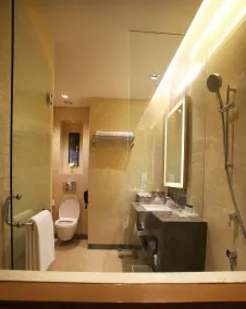 Holiday Inn New Delhi Mayur Vihar Noida by IHG - Bathroom