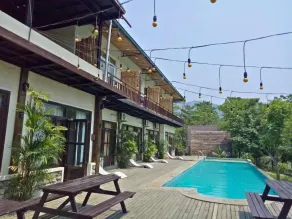 Landmark Farmhouse - Pool