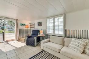 Screened-in Patio: Home 2 Mi to Cortez Beach! - Interior