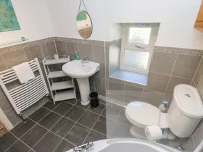 Flora Cottage - Bathroom