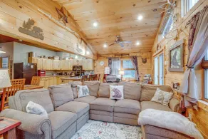 40-acre, Off-grid Wakefield Retreat w/ Gas Grill! - Interior