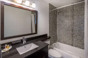 Super 8 by Wyndham Villa Rica - Salle de bain