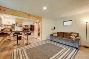Community Rec Center: Outdoor Haven in Hillsgrove! - Innenbereich