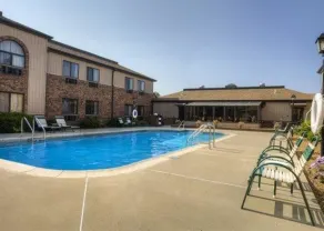 Quality Inn & Suites Marion - Piscine