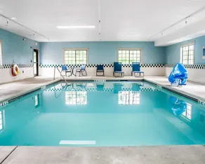 Comfort Inn & Suites Hamburg - Buffalo South - Piscine